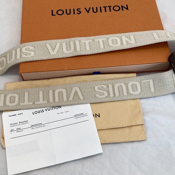 LOUIS Vuitton Utility Bag Jacquard strap and pouch - Picture 11 of 14